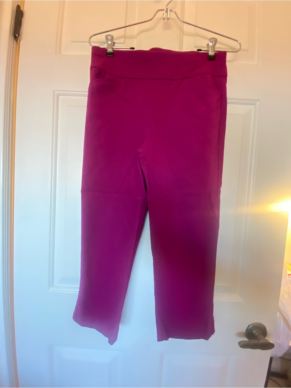 Chico's Bright Magenta Cropped Stretch Pants